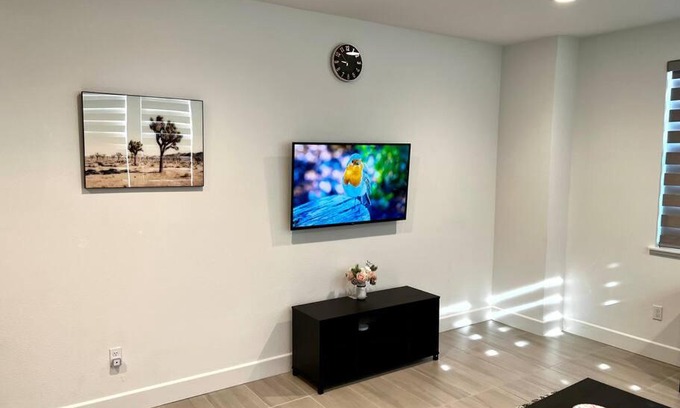 Tracy Apartment | Luxury one bed/bath with Garage & Washer/Dryer