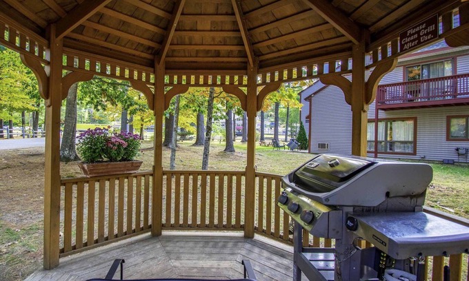 Bartlett Resort | Luxury one bedroom and one bathroom unit with full amenities