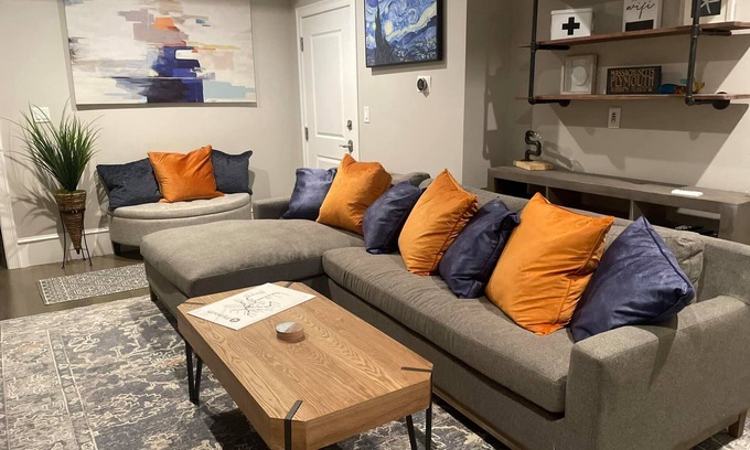 Plymouth Cultural District Apartment | Luxury One Bedroom Spacious Apartment in Downtown/Waterfront Plymouth Ma.