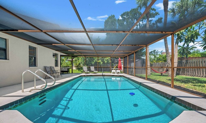 Venice Groves House | Luxury Paradise 4 Bedroom House with Heated Pool