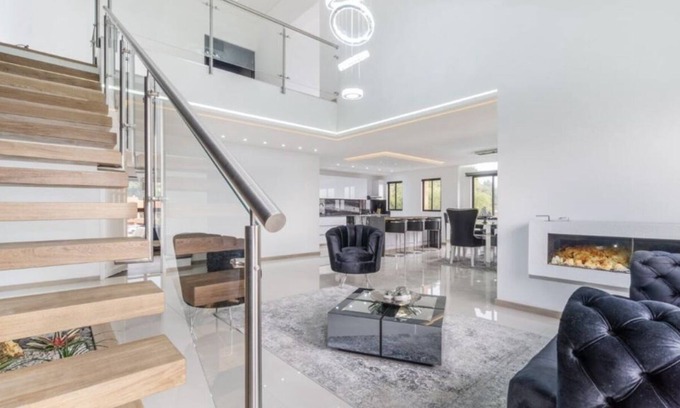 Los Naranjos Apartment | LUXURY PENT HOUSE