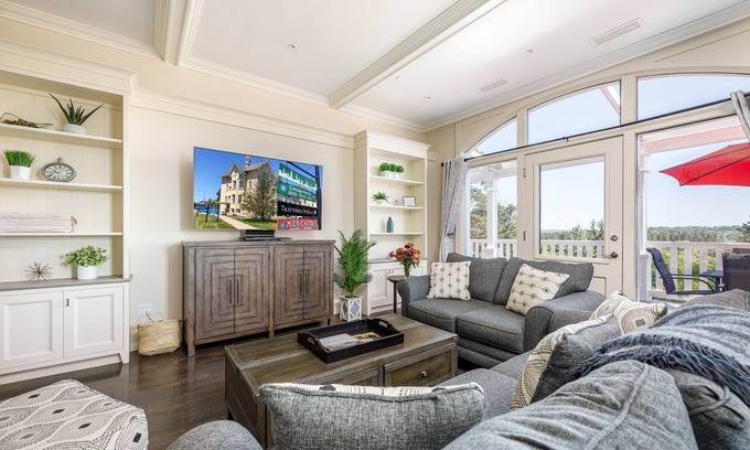 Traverse City Condo | Luxury Penthouse | AC | Fireplace | Balcony |