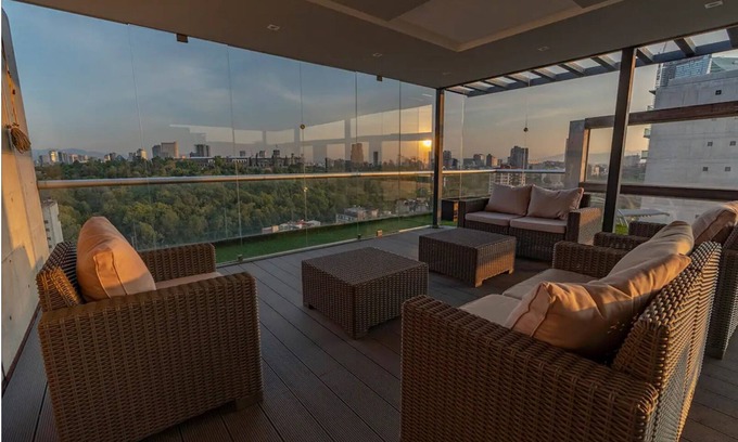La Condesa Apartment | Luxury PH Incomparable View Roofgarden N Jacuzzi
