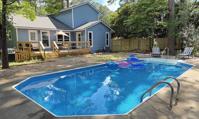 Fayetteville House | Luxury Pool/Stylish 3BDR, 10 min to FT Bragg!