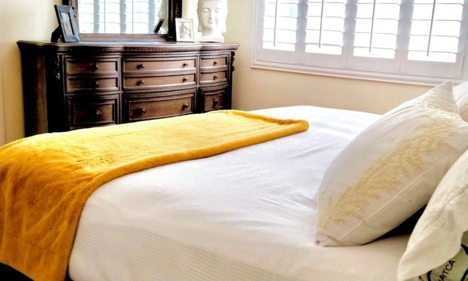 Fort Apache House | Luxury Private Room-King Bed! BTW the STRIP and Red Rocks.