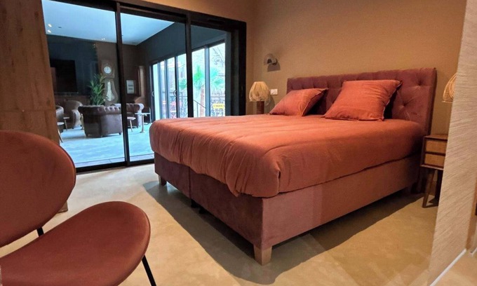 Torreilles Bed & Breakfast | Luxury private suite, the colonial house