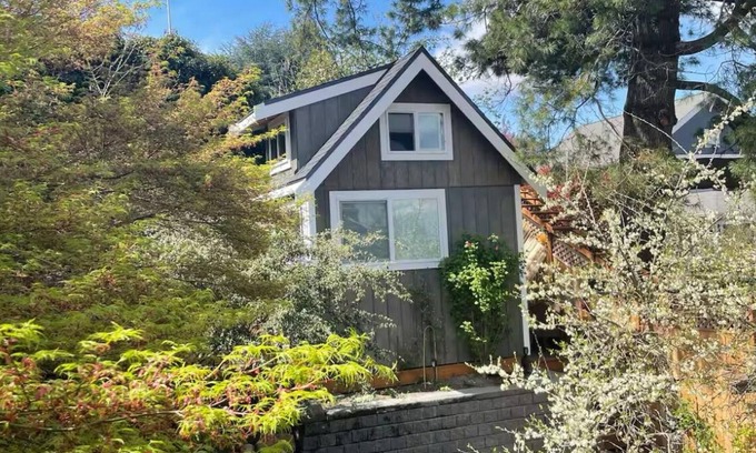 North Queen Anne House | Luxury private tiny house with balcony in coveted Queen Anne neighborhood