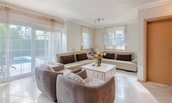 Kadriye Apartment | Luxury Private Villa With Pool and Garden in Serik