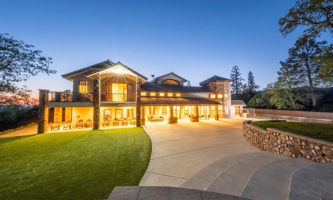 Oakhurst House | Luxury Property! Majestic Mountain Estate near Yosemite and Bass Lake