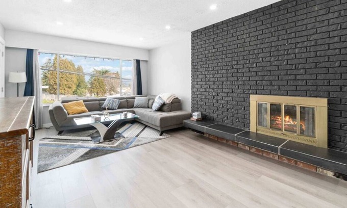 Burnaby House | Luxury Renovated 3BD House in Burnaby