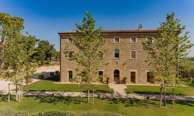 Sarteano Villa | Luxury rental in Tuscany for 18 people