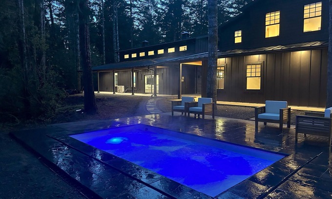 Bandon House | Luxury Residential Resort & Spa next to Bandon Dunes Golf Resort. 14 beds, Spa, Sauna, Cold Plunge
