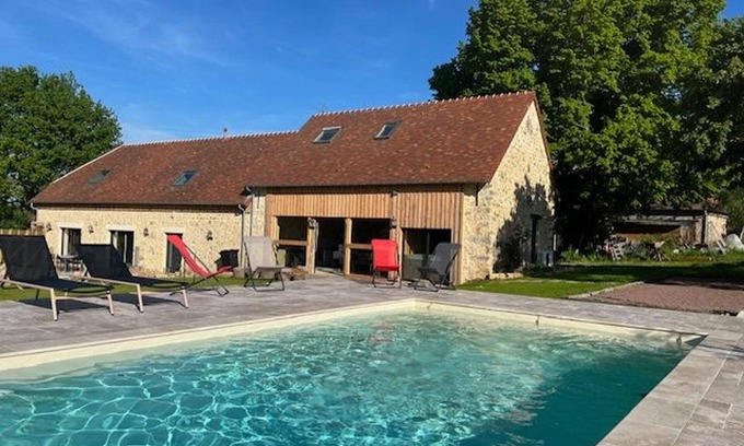 Coulaines Cottage | Luxury Retreat: Heated Pool, Jacuzzi, Fitness, Near Le Mans