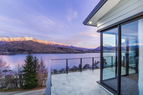 Queenstown House | Luxury Retreat at 5 on The Hill Queenstown