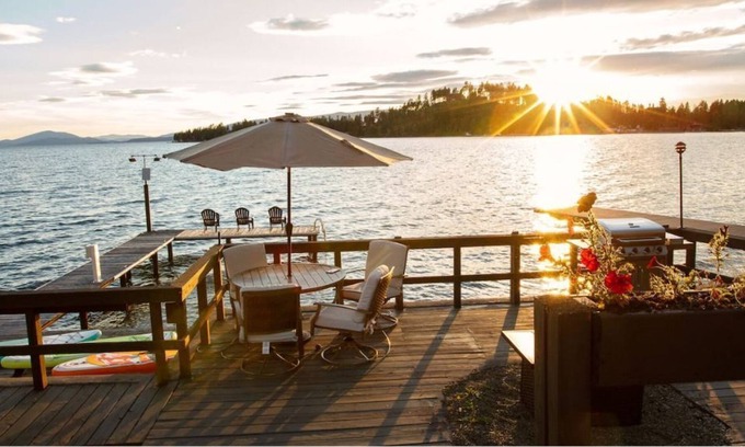 Woods Bay House | Luxury Retreat w/Private Dock, SUPs, fast WiFi, EV