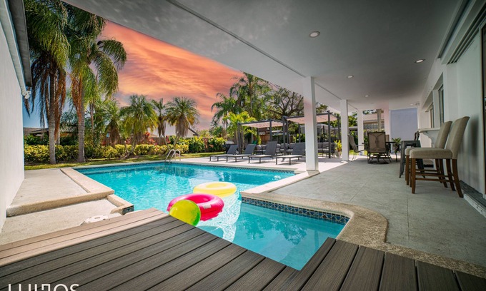 Cutler Bay House | Luxury Retreats with Pool & Entertainment Amenities