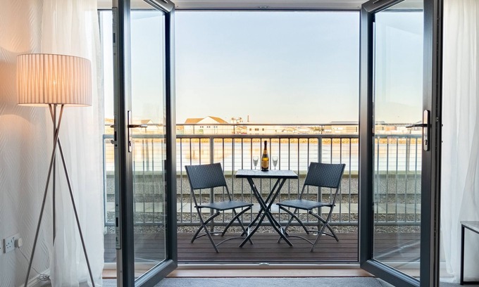 Inverness Apartment | Luxury Riverside 2BR Apartment - Sleeps 4