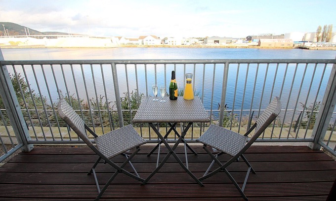 Inverness Apartment | Luxury Riverside Apartment - Sleeps 8