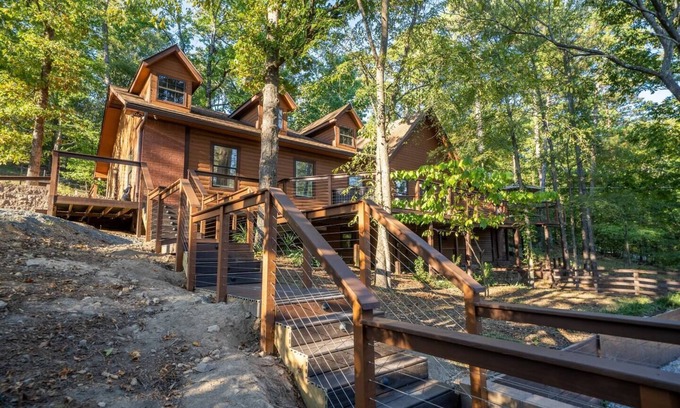 Mid America Cabin | Luxury Rock Creek Cabin by Lake Hamilton