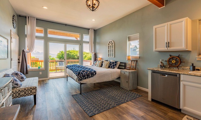 Homer Apartment | Luxury Romantic Couple's Getaway Overlooking Kachemak Bay