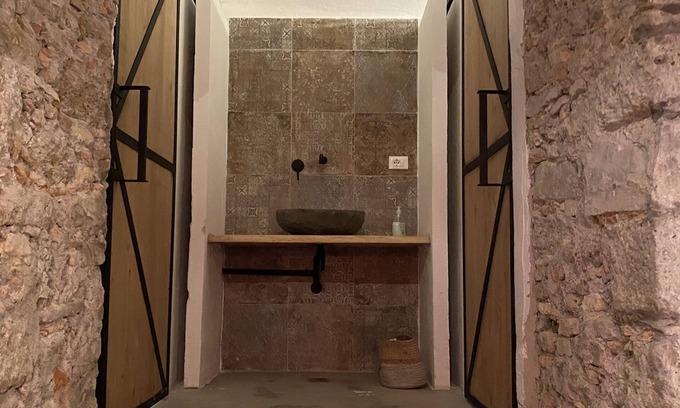 Ventimiglia Apartment | Luxury room in old winecellar