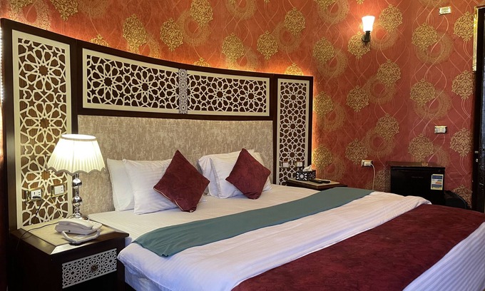 Qasr an-Nil Hotel | Luxury Royal honeymoon suite,City view,WI-FI.Heart of downtown