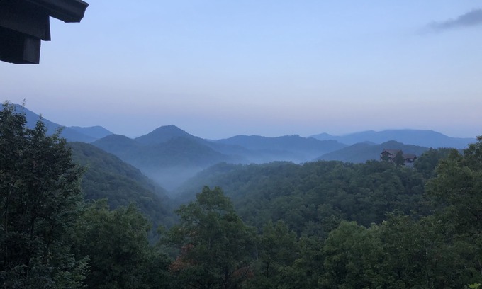 Gatlinburg - Pigeon Forge Cabin | Luxury Rustic Wood Cabin Breathtaking Mountain View’s HotTub, Fast WiFi, POOL