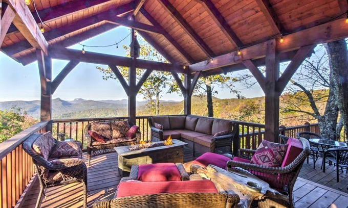 Sapphire House | Luxury Sapphire Cabin Mtn Views and Resort Access!