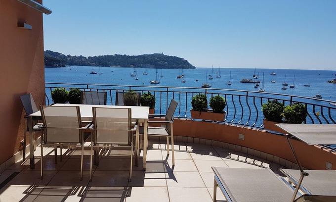Villefranche-sur-Mer Apartment | Luxury Sea-fronted Apartment with Large South Facing Terrace