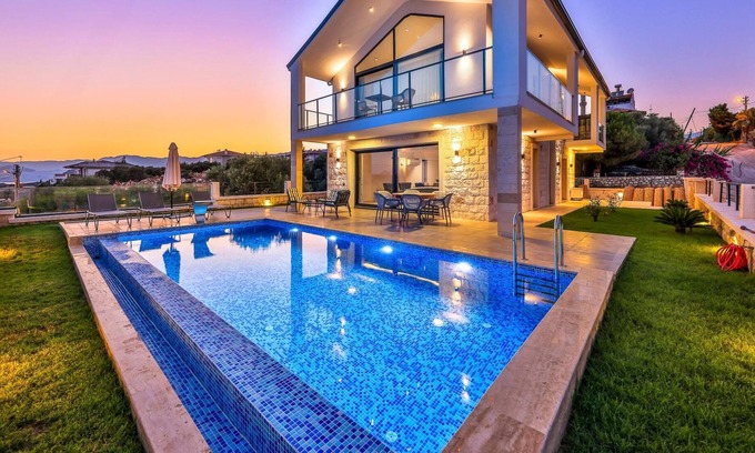 Demre Villa | Luxury Sea View Villa w Pool By The Sea in Antalya