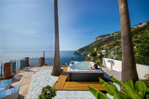 Ravello Villa | Luxury Seaview Villa with Jacuzzi, Sauna & Gym in Amalfi Coast - Villa Dorotea
