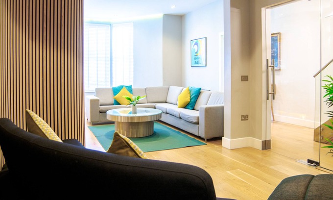 Newquay City Centre House | Luxury Self Catering House with Hot Tub short walk to beaches and town