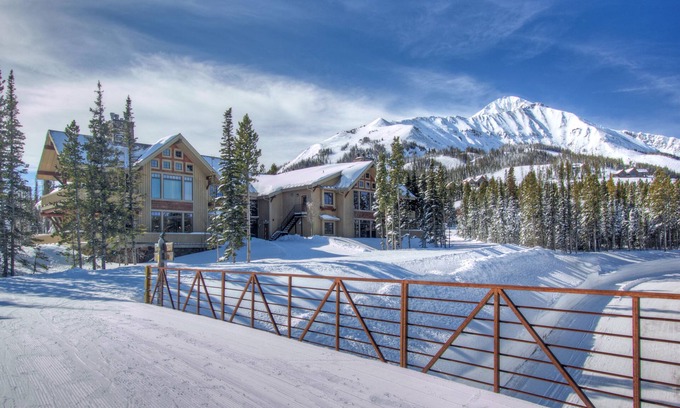 Big Sky Condo | Luxury Ski-in/Out Cowboy Heaven Condo, Stunning Scenery Peaks to Valley views