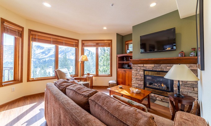 Mammoth Lakes Condo | Luxury Ski-in/Ski-out at Eagle Run, Wifi, Garage & SPA