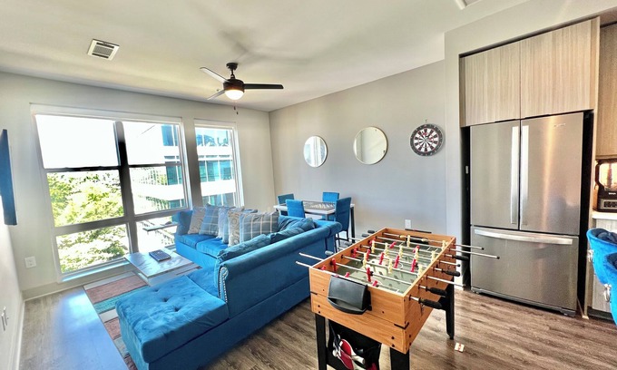 North Buckhead Condo | Luxury Skyrise Penthouse w/Rooftop Deck & Pool ✨