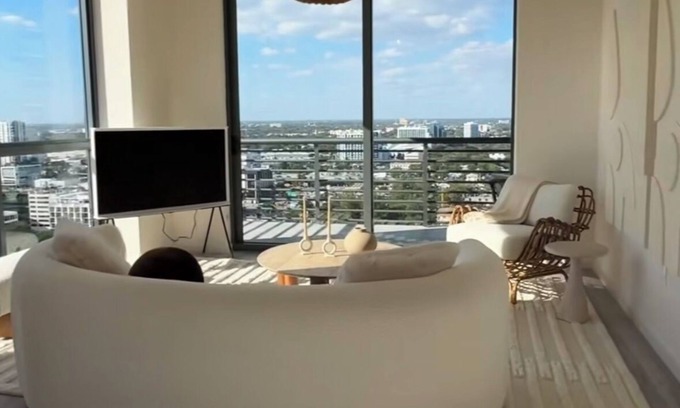 North Beach Apartment | Luxury sophisticated suite right in the heart of Miami