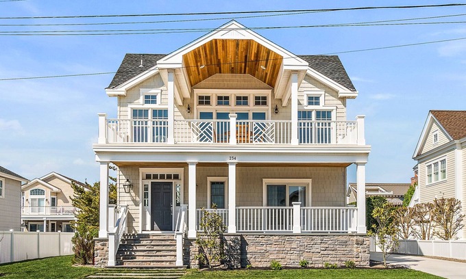 Stone Harbor House | Luxury South End Stone Harbor Home (118th st) 6 bedrooms & 5.5 baths with Pool