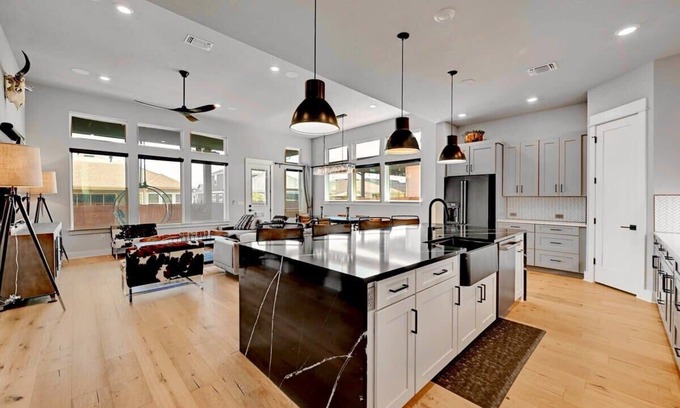 Austin House | Luxury Southeast Austin Home