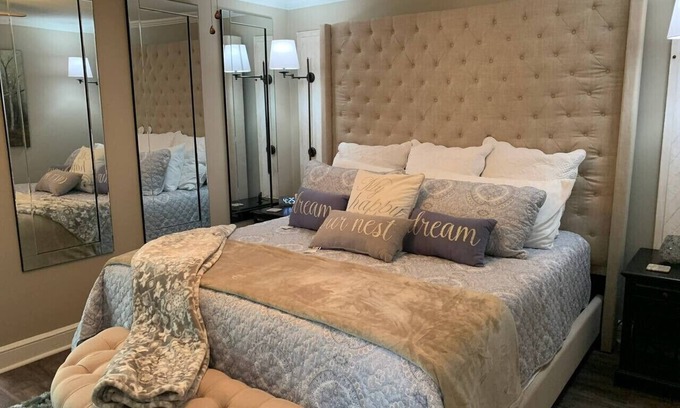 Oakwood Historic District House | Luxury Spa Suite on 3rd