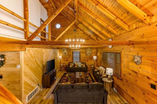 Logan House | Luxury Spacious Cabin Hot Tub, Theater, 5 Acres in Hocking Hills