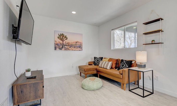 Pueblo House | Luxury & Spacious w Huge Garage