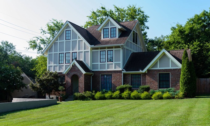 Hillsboro West End House | Luxury Stay walk to Vanderbilt, Music Row, West End, Belmont, Hillsboro Village