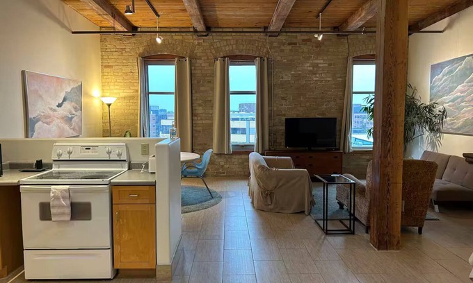 Fifth Ward Apartment | Luxury Studio: Walk to the 3rd and 5th Ward