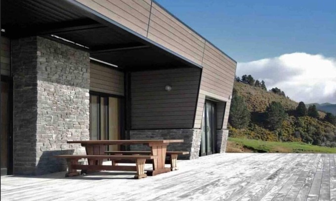 Pongaroa House | Luxury, stylish house with spectacular seaviews