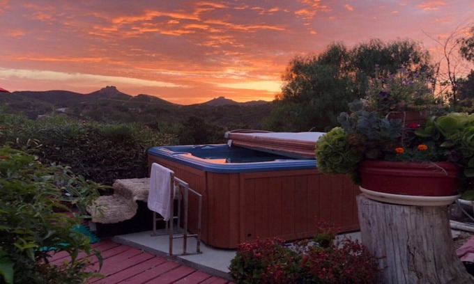 Malibu House | Luxury Suite In A Mountain Hilltop Retreat ~ Lush Garden Oasis ~ Sunset Hot Tub!