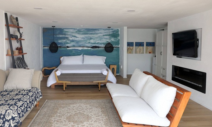 Oak Harbor Apartment | Luxury suite with kitchen & private outdoor area on the water’s edge Penn Cove