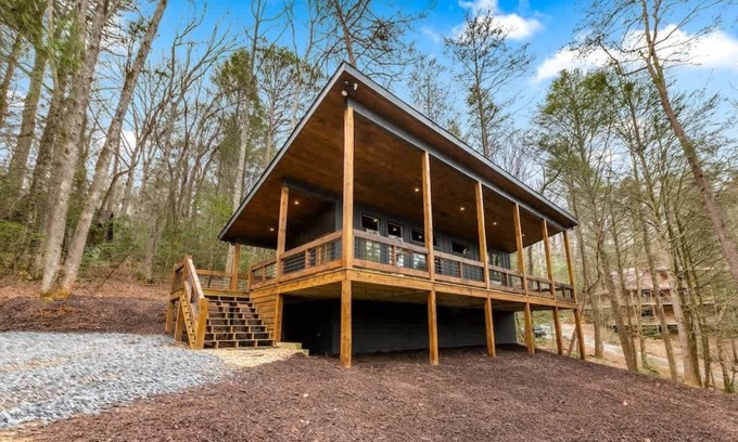 Cashes Valley House | Luxury Tiny Home - Hot Tub