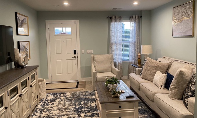 North Chesterfield House | Luxury townhome w/Private guest floor