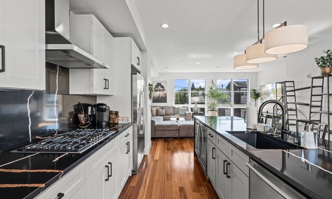 West Poplar House | Luxury Townhome 2 Car Garage and Decks 2 Billiards Room