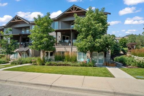 Central Okanagan House | Luxury townhome in lake country